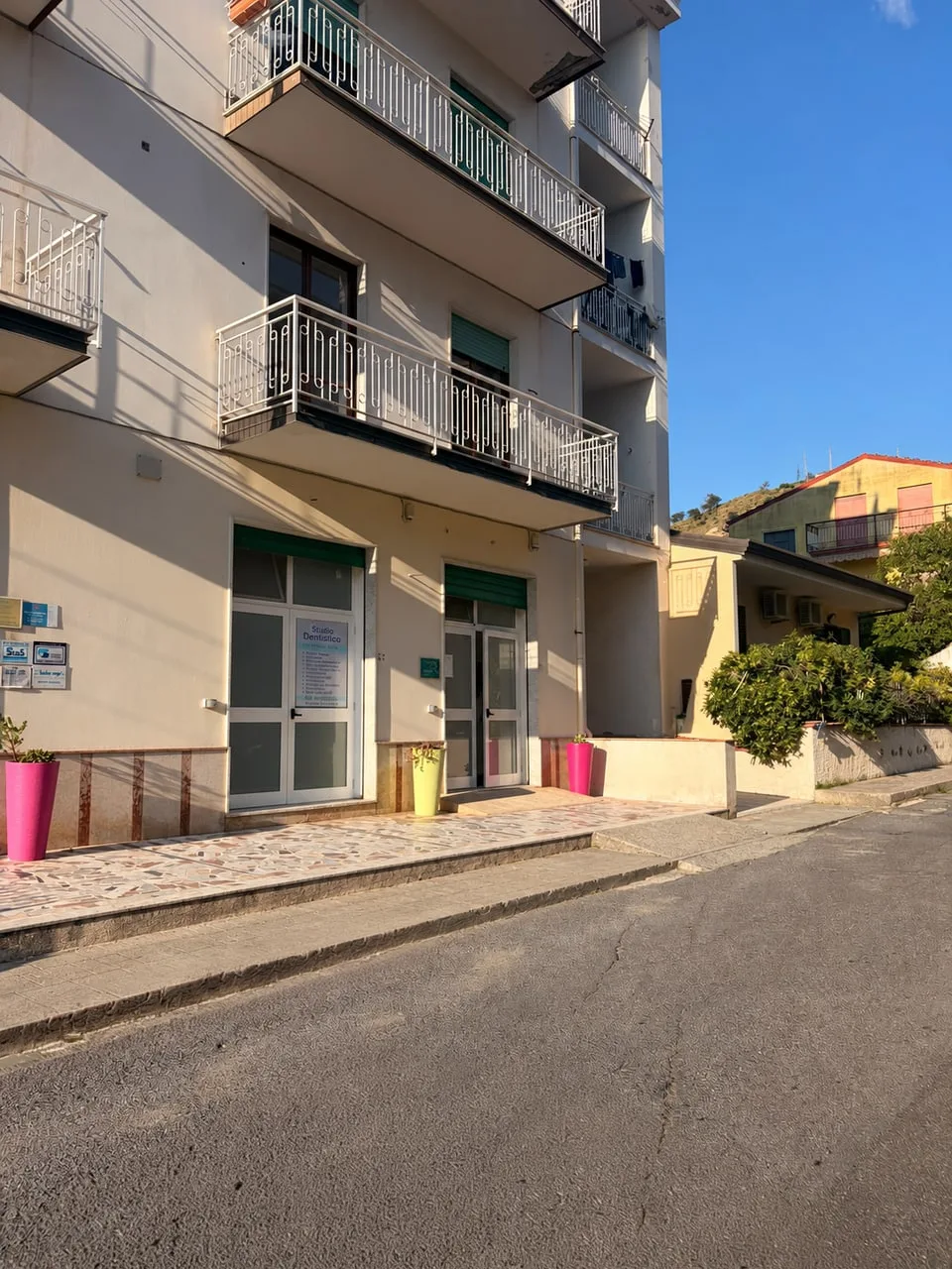 Edificio dello studio di Amantea in Via Bari
